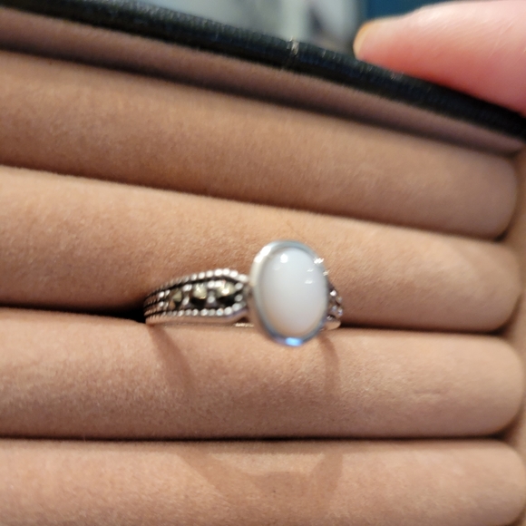 Nwot moonstone stainless size 8 ring beautiful oval shape well made - Picture 3 of 7